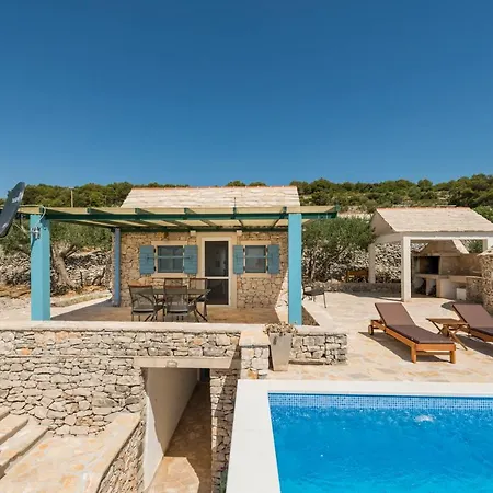 House With A Swimming Pool - Olive Grove