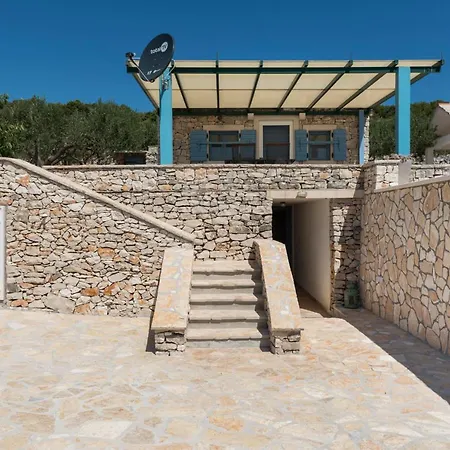 House With A Swimming Pool - Olive Grove *